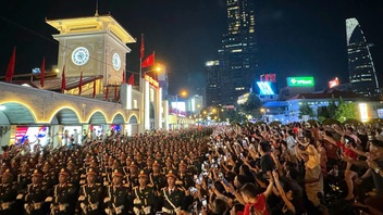 International tourists surprised to witness military parade rehearsal