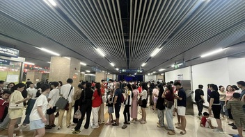 Hanoi metro overcrowded during National Day celebrations