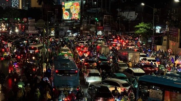 Hanoi streets paralysed by torrential downpour