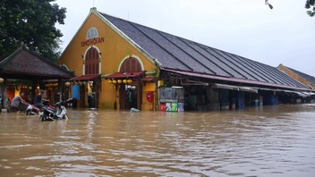 Hoi An ancient town flooded again