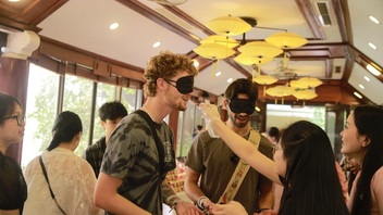 Hanoi’s traditional o mai snacks thrill foreign visitors’ taste buds