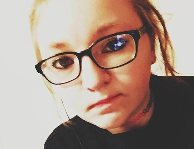 Con gái 15 tuổi bắn chết mẹ vì bị cấm cản yêu đồng tính