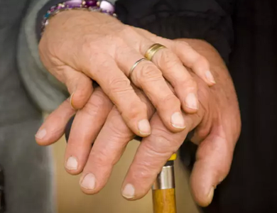 Kết hôn 70 năm, cặp đôi qua đời cách nhau vài phút