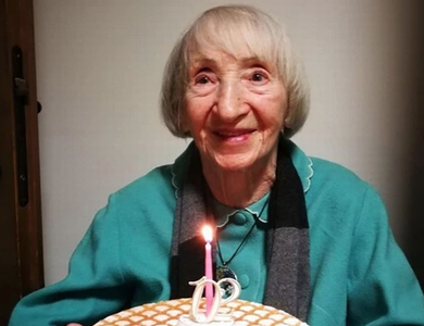 Cụ bà 102 tuổi khỏi Covid-19 được mệnh danh “người bất tử”