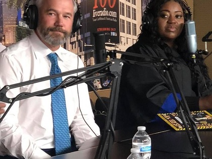 Mỹ: Nữ lái xe Uber được hành khách trả giúp khoản nợ phí đại học