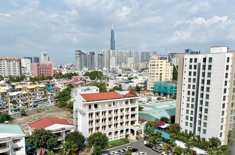 Dịch bệnh kéo dài, giá nhà tại TPHCM vẫn ở "trên trời"
