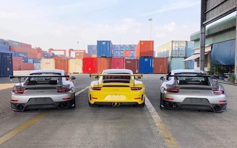 Sát Tết, nhiều siêu xe hàng chục tỷ đồng cập cảng Việt Nam