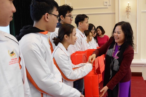 Trao thưởng cho học sinh đoạt giải Olympic quốc tế năm 2020