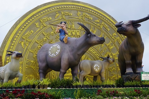 Ngắm biểu tượng linh vật Gia đình Trâu sum vầy hạnh phúc đón Tết Tân Sửu