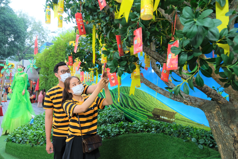 Đồi trà trái tim thu hút bạn trẻ Sài gòn