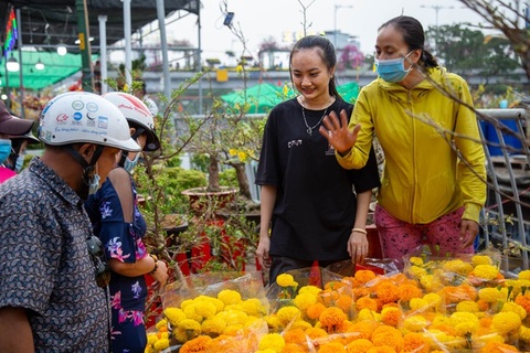 Chợ hoa Xuân ngày cuối năm: Bán tháo đồng giá