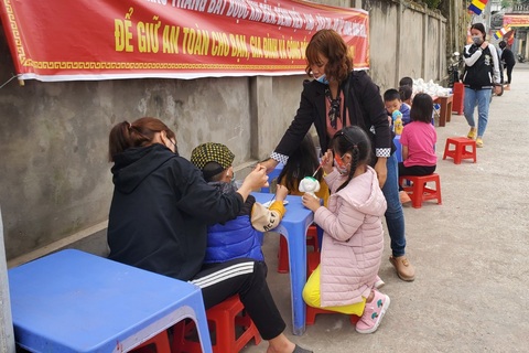 Nhiều người lao động làm việc xuyên ngày Tết