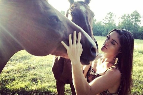 Cô gái xinh đẹp chi hơn 1 tỷ đồng để giải cứu và chăm sóc 200 vật nuôi