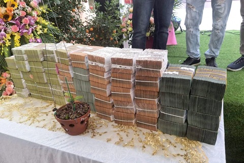 Lan đột biến trăm tỷ chỉ là trò cá mập nuốt cá con?