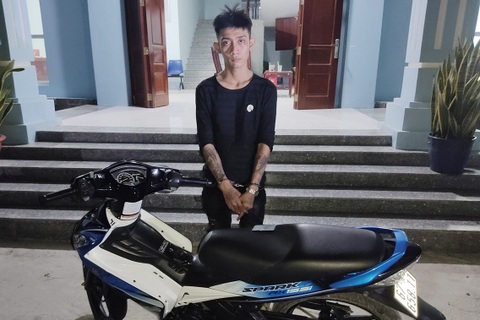 Bi hài chuyện hai anh em đột nhập kho gia đình trộm xe bị công an bắt giam