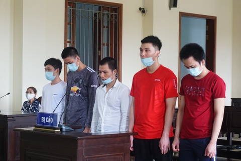 Băng trộm xe máy trả giá tiền đền bù với hội đồng xét xử