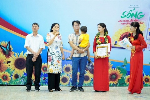 Người mẹ tìm thấy nụ cười cho con trai bị ung thư máu