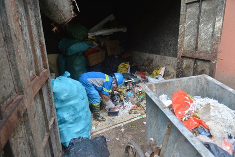 Hà Nội chốt ngày công ty phải trả đủ lương công nhân môi trường