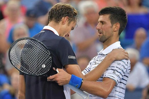 Medvedev đe dọa vị trí số một của Djokovic