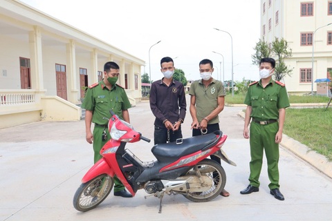 Hai con nghiện cướp điện thoại iPhone 6 bán giá 200 nghìn đồng