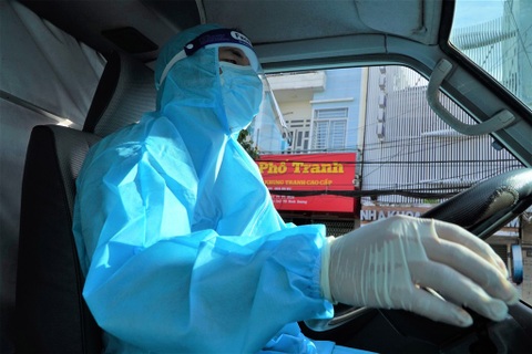 Chàng sinh viên năm nhất ĐH FPT tình nguyện đưa, rước F0,F1