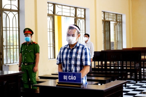 Trộm xe của chính mình đã cầm cố, rồi mang đi cầm chỗ khác