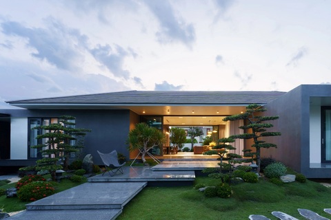 Ngắm ngôi nhà nằm giữa vườn xanh, luôn mát mẻ của gia đình ở Quảng Bình