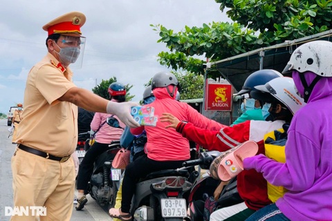 Miễn phí xét nghiệm và cách ly cho người dân hồi hương hoàn cảnh khó khăn