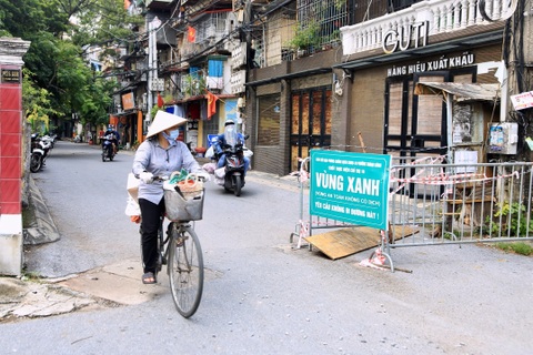 Khi chỉ thị phòng, chống dịch của Hà Nội được áp dụng... tùy nghi