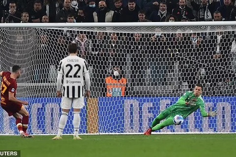 Tranh cãi tình huống AS Roma mất oan bàn thắng trước Juventus