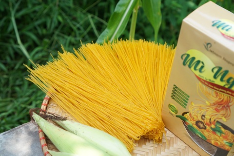 Công ty đóng băng vì Covid-19, cô chủ 9X về quê khởi nghiệp với mì ngô