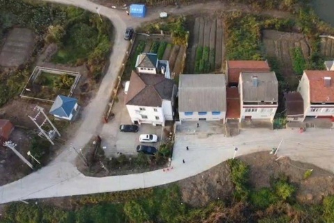 Trung Quốc truy lùng nghi phạm sát hại 5 thành viên gia đình quan chức