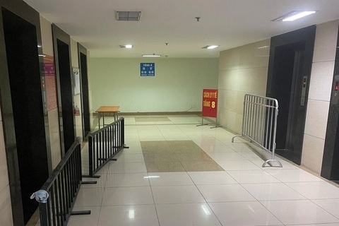 Dân chung cư Hà Nội 'kẹt cứng' bởi các quyết định cách ly