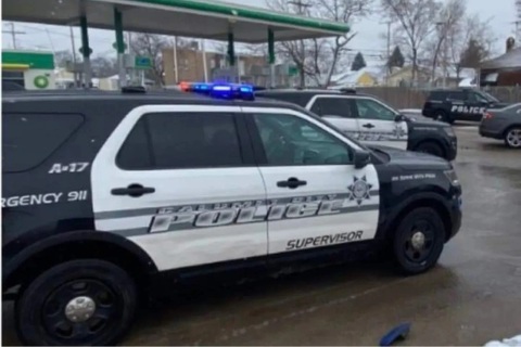 Hy hữu cảnh sát bị lấy mất xe khi đi điều tra một vụ cướp ô tô