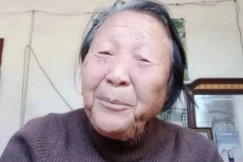 Bà cụ nổi tiếng bởi nói thay tiếng lòng của người già cô đơn ở Trung Quốc