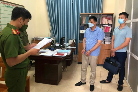 Khởi tố hiệu trưởng và trưởng ban đại diện hội phụ huynh chiếm đoạt tài sản