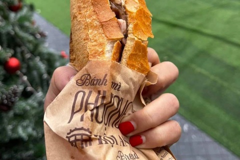 Bị kêu gọi "tẩy chay" vì hách dịch, chủ bánh mì Phượng Hội An nói gì?