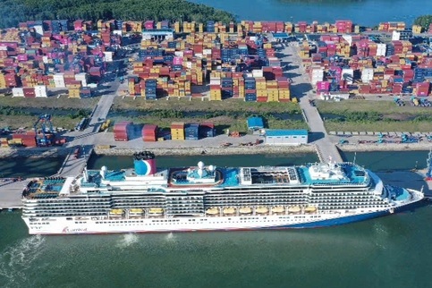 Carnival cruise ship brings 2,000 international tourists to Dong Nai