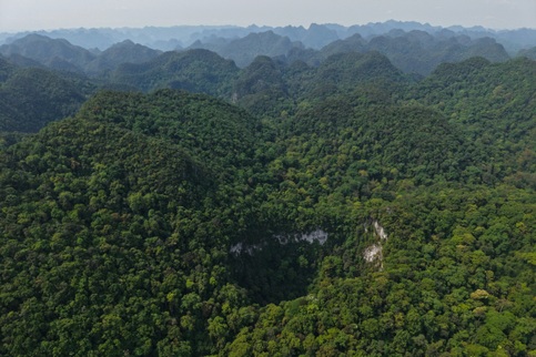New Phong Nha-Ke Bang sinkhole may hide vast cave system