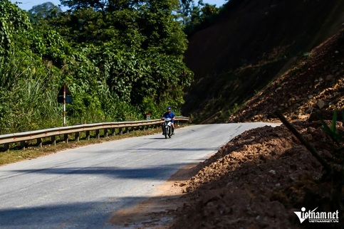 Bac Kan roads remain unrepaired following typhoon