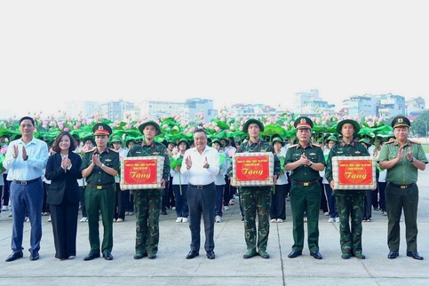 Free food, drinks and transport for Hanoi National Day parade