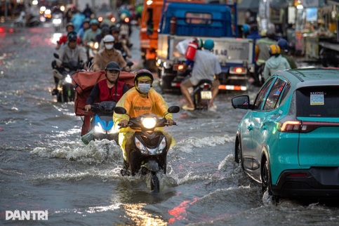 Ho Chi Minh City to face high tides and flooding risk this week