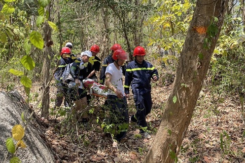 Police trek through forest to rescue injured tourist near Ho Chi Minh City