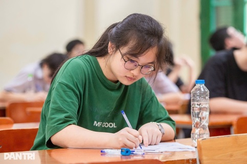 Hanoi bans extra classes during summer break