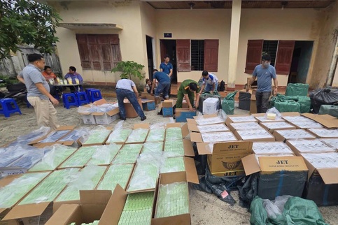 Couple caught with 50,000 smuggled cigarette packs
