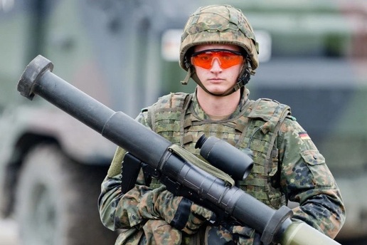 Các nước đồng loạt gửi hàng nghìn vũ khí tới Ukraine