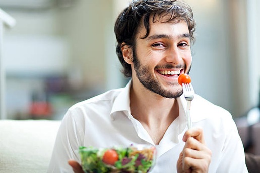 Vì sao đàn ông nên ăn nhiều cà chua, hành tây?