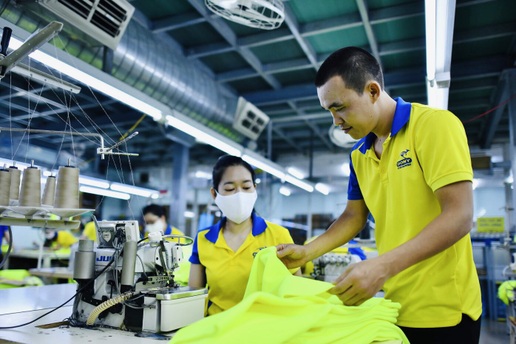Thu nhập hàng tháng của lao động nam cao hơn nữ bao nhiêu?