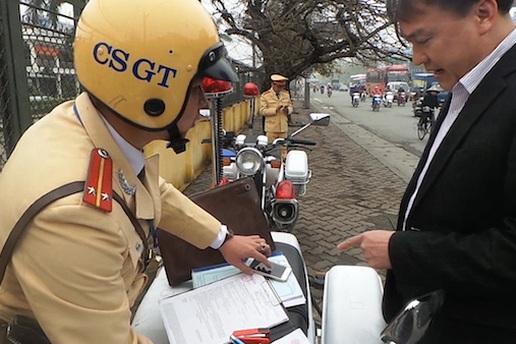 Hà Nội: Phạt "nóng" người vi phạm giao thông qua camera giám sát