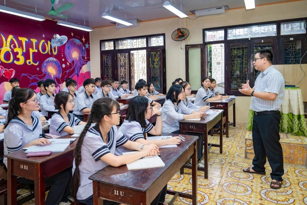 Người thầy của những “chuyến tàu” tri thức